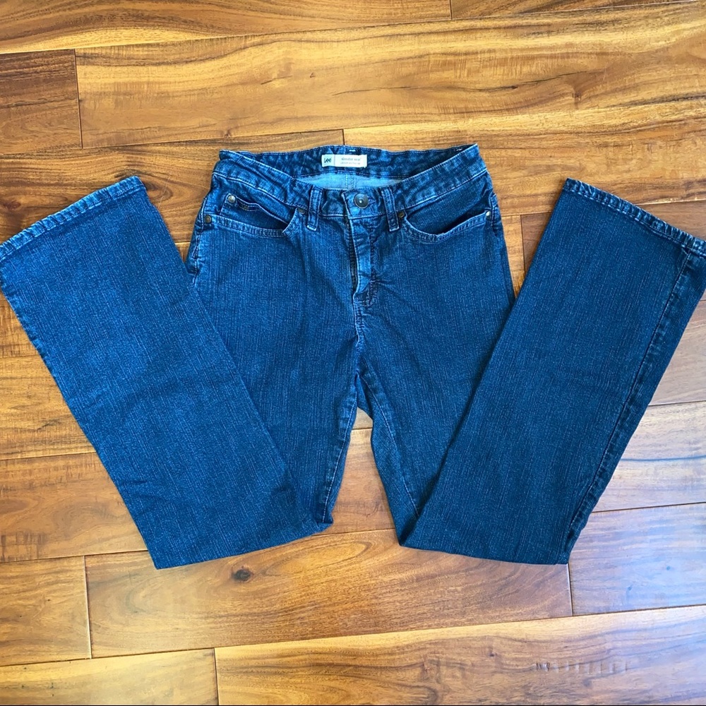 EUC Women’s Size 6 Short, Lee Slender Secret Dark Wash Boot Cut Jeans